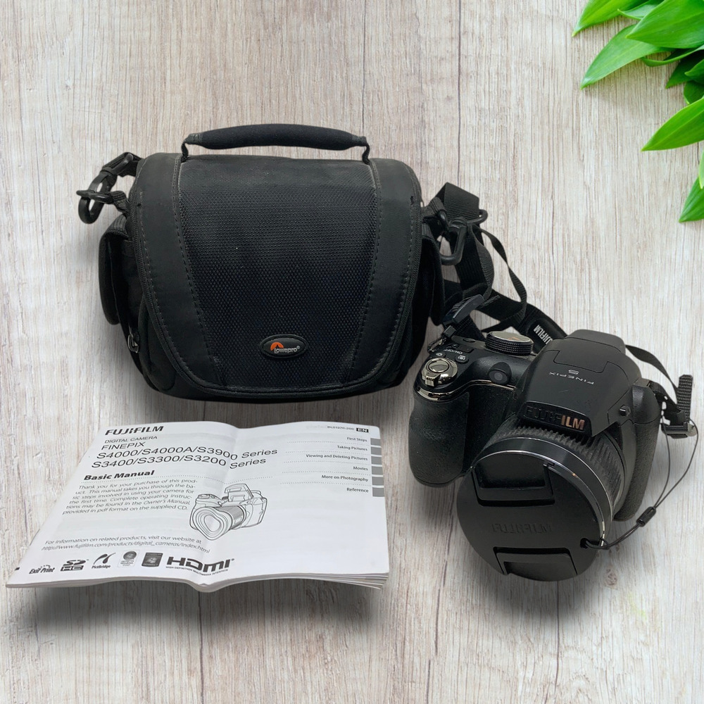 Fujifilm FinePix S3300 14MP Digital Camera 26x Zoom Case Manual Tested Works